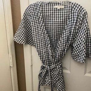 FINAL MARKDOWN Ladies loft wrap style top medium